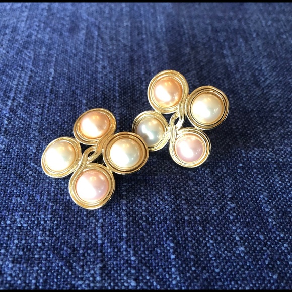 Vintage TRIFARI Faux Pastel Pearl Clip-On Earrings - Picture 3 of 9